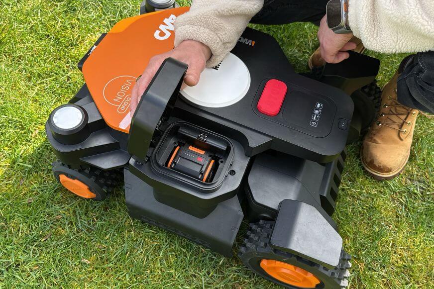 Worx Landroid Vision Cloud 4WD Mähroboter mit herausnehmbarem PowerShare Wechselakku